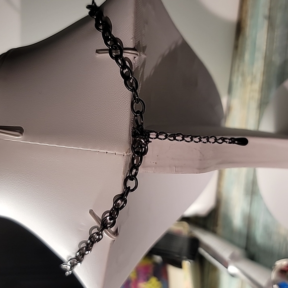 Leaf Statement Necklace - Picture 4 of 5